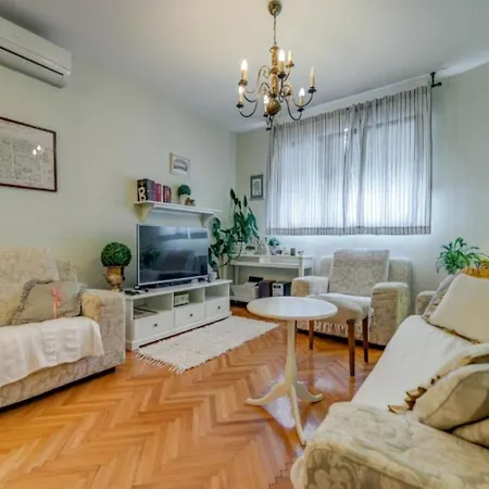 Apartment Ivory - Central And Comfortable *