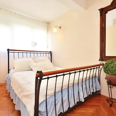 Ivory - Central And Comfortable Apartment