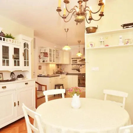 Apartment Ivory - Central And Comfortable