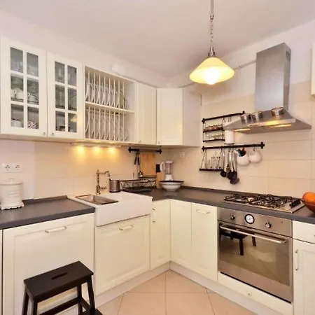 Apartment Ivory - Central And Comfortable *