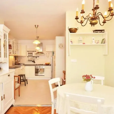 Apartment Ivory - Central And Comfortable